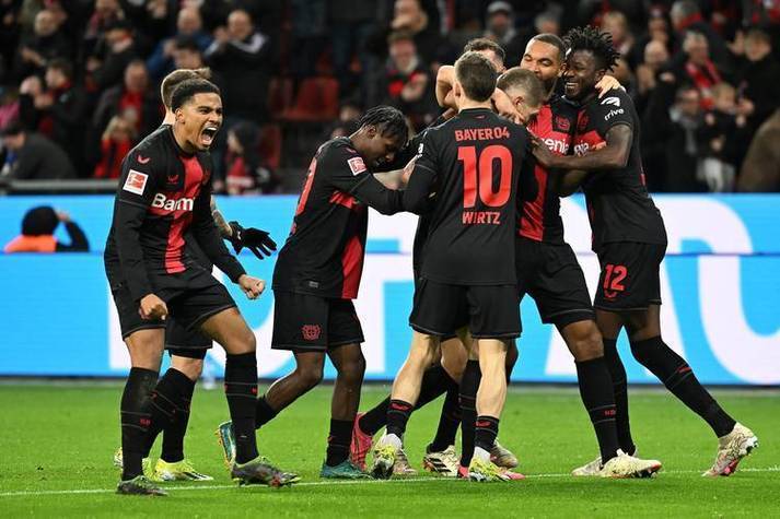 圣保利主场迎战霍芬海姆，德乙弱旅与德甲劲旅对决，攻防两端均显疲态，悬念十足。